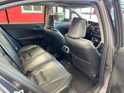 Used 2017 Honda Accord Touring image 18
