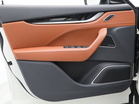 Certified 2022 Maserati Levante Modena image 18