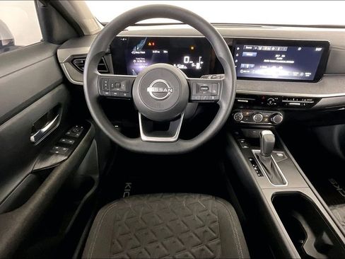 Certified 2025 Nissan Kicks SV image 7