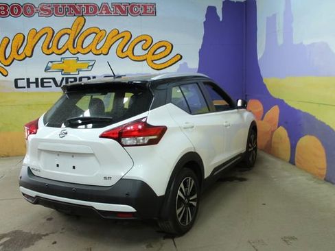 Used 2020 Nissan Kicks SR w/ SR Premium Package image 8