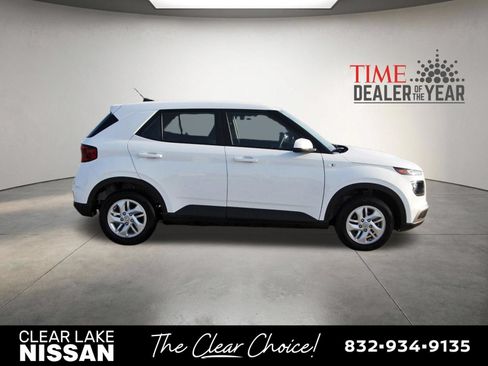 Used 2026 Hyundai Venue SE FWD image 8