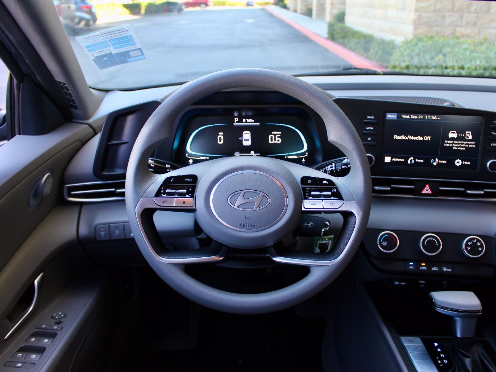 Used 2025 Hyundai Elantra SE FWD image 23