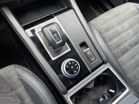 Used 2023 Mitsubishi Outlander SE AWD/4WD image 19