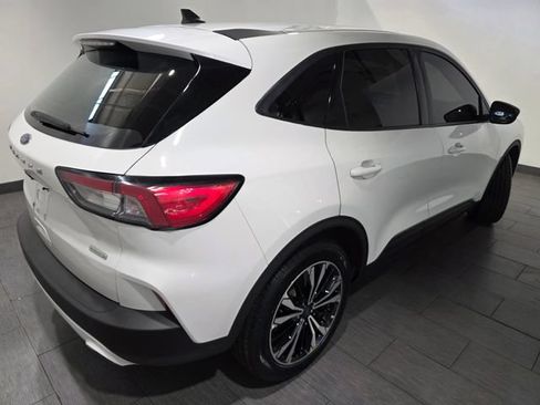Used 2022 Ford Escape SE w/ SE Sport Appearance Package FWD image 5