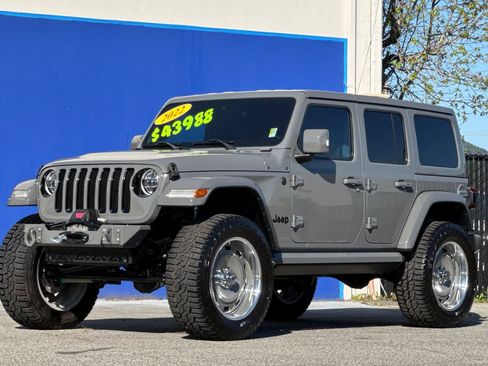 Used 2022 Jeep Wrangler Unlimited Sahara AWD/4WD image 8