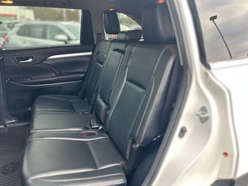 Used 2017 Toyota Highlander XLE image 7