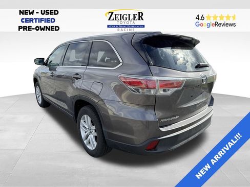Used 2016 Toyota Highlander LE FWD image 2
