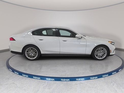 Certified 2024 BMW 530i w/ Convenience Package RWD image 4