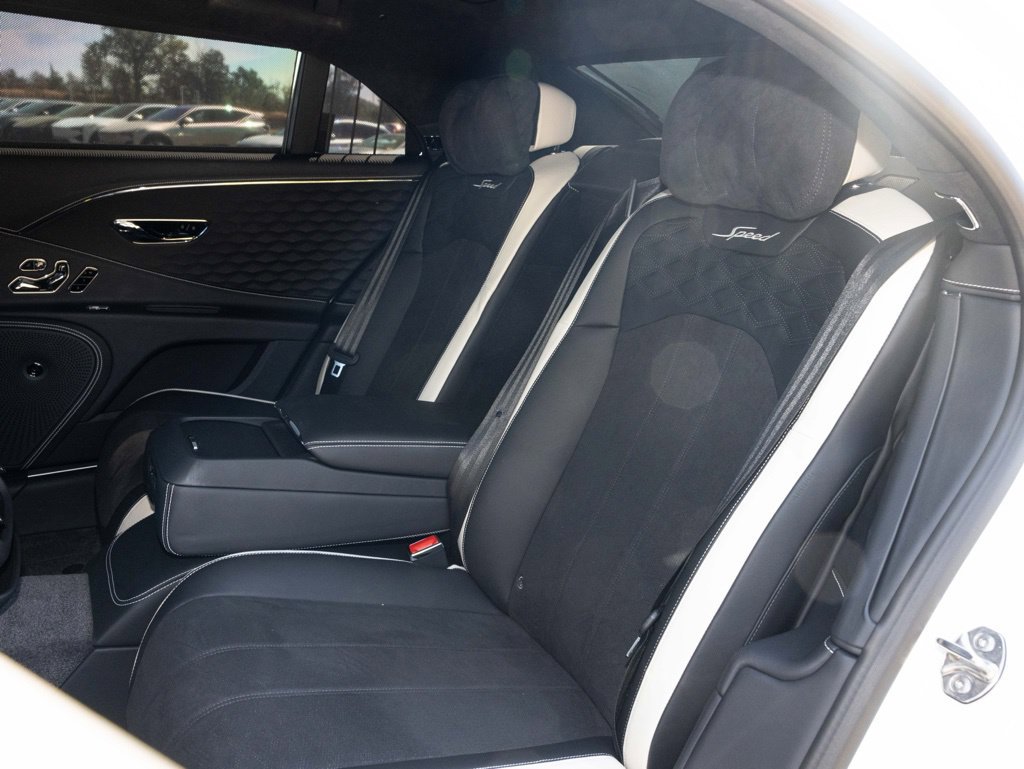 Used 2025 Bentley Flying Spur Plug-In Hybrid AWD/4WD image 57