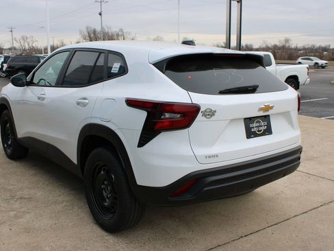 New 2026 Chevrolet Trax LS image 7