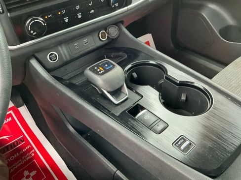 Used 2021 Nissan Rogue S image 31