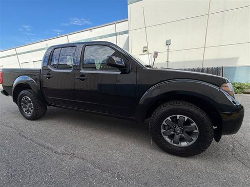 Used 2018 Nissan Frontier PRO-4X AWD/4WD image 27