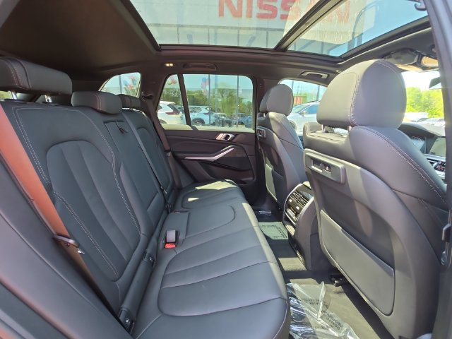 Used 2022 BMW X5 xDrive40i w/ Premium Package AWD/4WD image 22