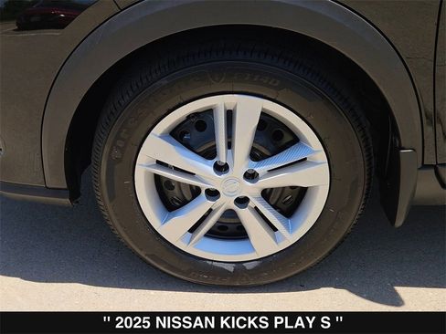 New 2025 Nissan Kicks Play S image 29