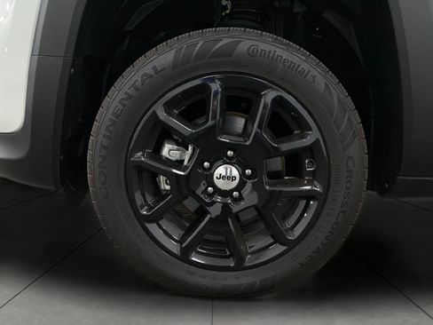 Used 2023 Jeep Renegade Latitude AWD/4WD image 12