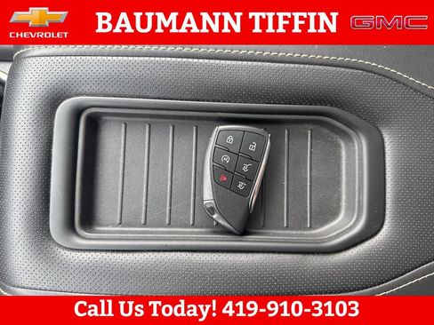Used 2022 GMC Yukon SLT w/ SLT Luxury Package AWD/4WD image 29