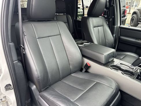 Used 2016 Ford Expedition Limited w/ Equipment Group 301A image 28