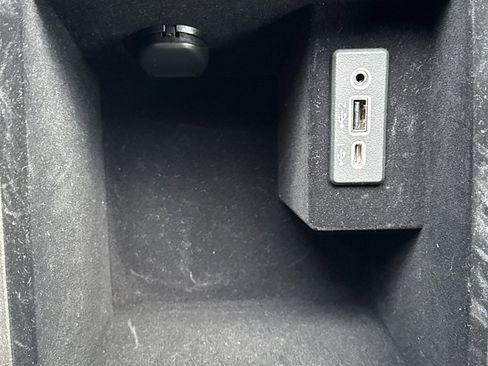 Used 2023 INFINITI Q50 Sensory image 31