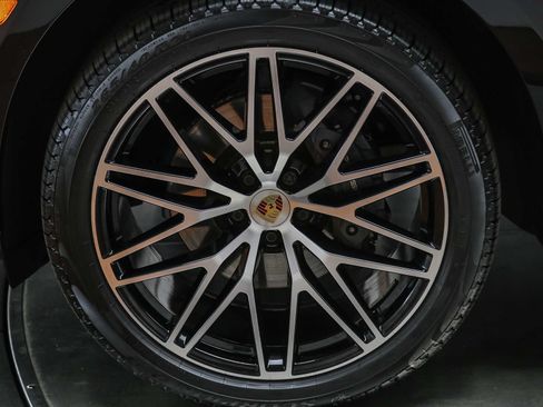 Certified 2024 Porsche Macan Turbo AWD/4WD image 12
