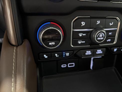 Used 2021 Chevrolet Suburban High Country image 38