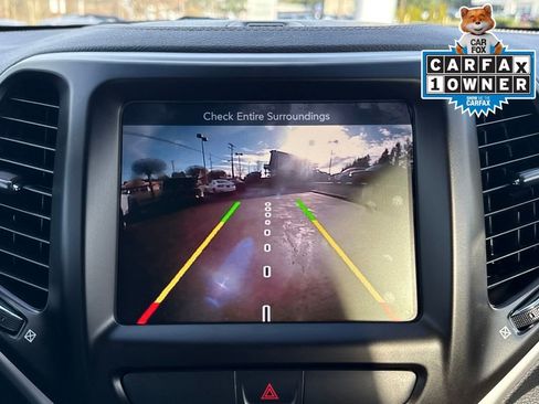 Used 2018 Jeep Cherokee Latitude Plus w/ Comfort/Convenience Group image 24