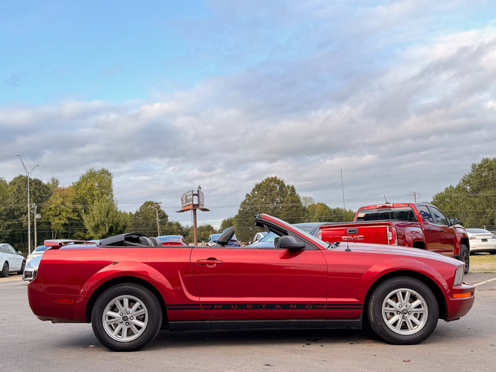 Used 2006 Ford Mustang Convertible RWD image 12