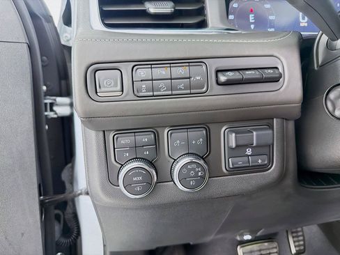 Used 2024 GMC Yukon Denali Ultimate AWD/4WD image 12