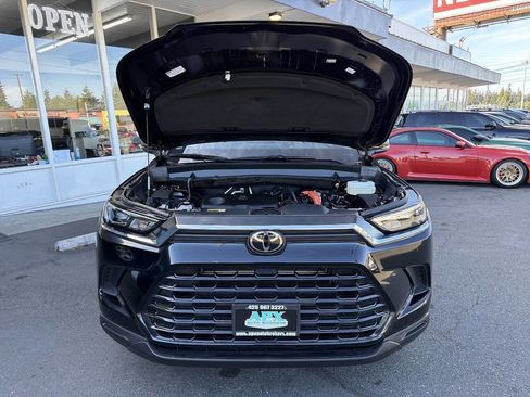 Used 2024 Toyota Grand Highlander AWD Hybrid image 14