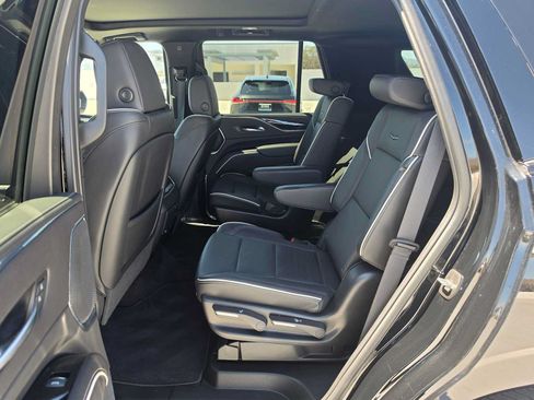 Used 2024 Cadillac Escalade Sport AWD/4WD image 18