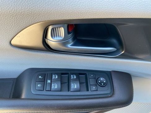 Used 2018 Chrysler Pacifica Touring-L Plus image 19