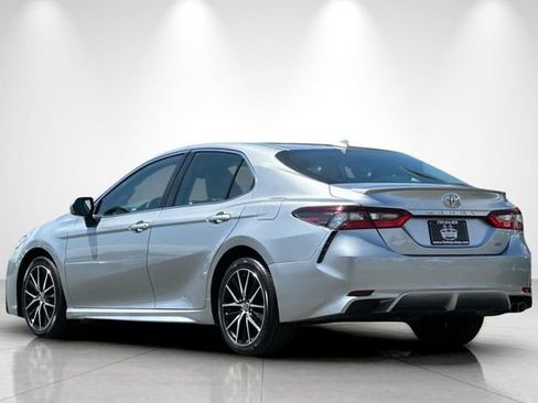 Used 2024 Toyota Camry SE FWD image 6