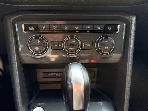Used 2020 Volkswagen Tiguan SE w/ Panoramic Sunroof Package image 25