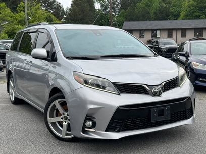 Used 2018 Toyota Sienna SE Premium w/ Carpet Mat Package