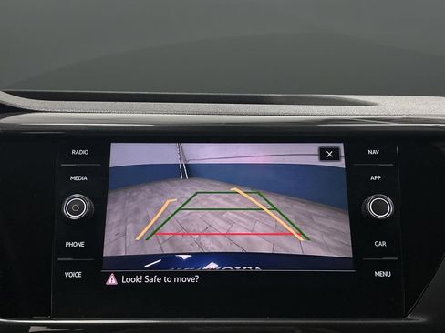 Used 2022 Volkswagen Taos SEL image 9