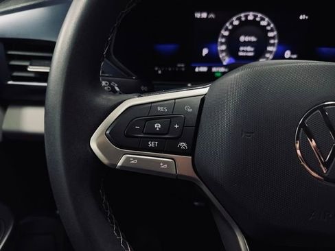 Used 2022 Volkswagen Taos SE w/ Driver Assistance Package image 23