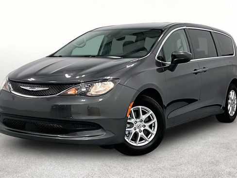 Used 2021 Chrysler Voyager LX FWD image 14