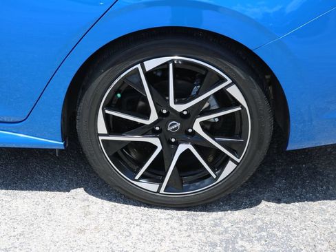 Used 2025 Nissan Sentra SR w/ SR Premium Package FWD image 9