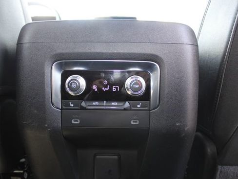 Used 2022 GMC Yukon SLT w/ SLT Premium Package AWD/4WD image 16