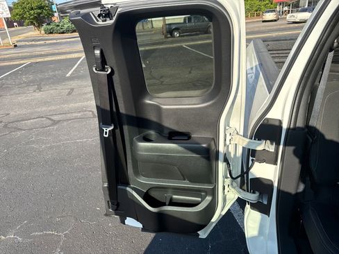 Used 2018 Nissan Titan SV w/ SV Convenience Package AWD/4WD image 40