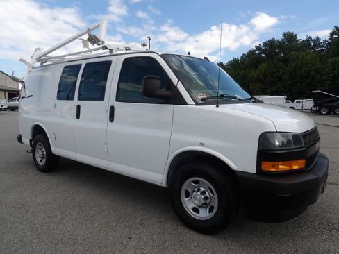 Used 2018 Chevrolet Express 2500 w/ Driver Convenience Package RWD image 10