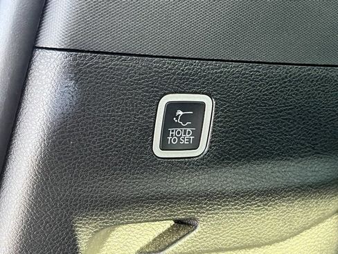 Used 2023 Jeep Wagoneer L Series III w/ Premium Group I image 10