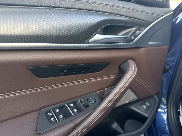 Used 2021 BMW M550i xDrive w/ Executive Package AWD/4WD image 16