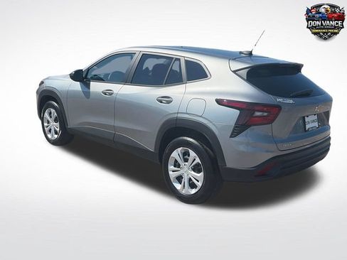 Used 2026 Chevrolet Trax LS FWD image 3