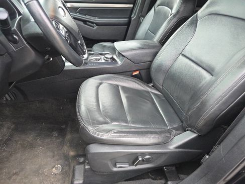 Used 2018 Ford Explorer XLT w/ Equipment Group 202A image 28