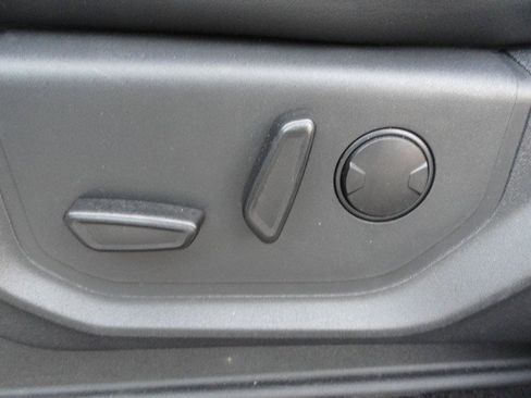 Used 2023 Ford Expedition Max XLT image 24