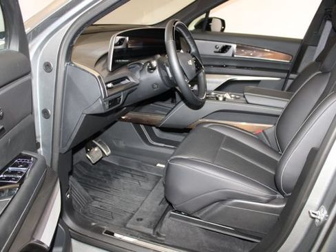 Certified 2026 Cadillac Vistiq Sport w/ LPO, Floor Liner Package AWD/4WD image 7