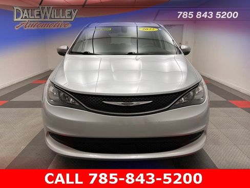 Used 2022 Chrysler Voyager LX image 2