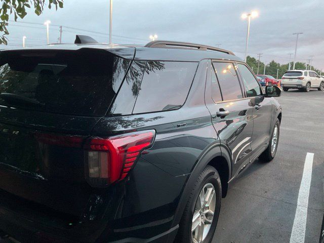 Used 2026 Ford Explorer Active w/ Active Comfort Package RWD image 5