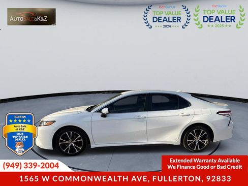 Used 2020 Toyota Camry SE w/ Convenience Package FWD image 1