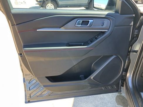 Used 2025 Ford Explorer ST-Line w/ ST-Line Street Pack AWD/4WD image 25